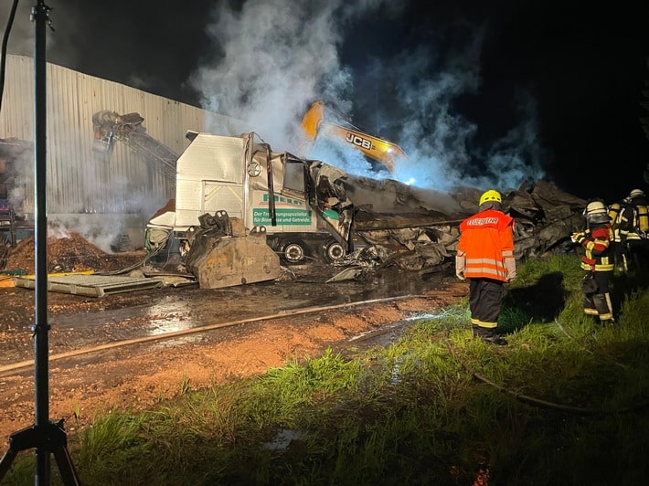 FW-ROW: Brand in landwirtschaftlichen Betrieb - Feuerwehr verhindert schlimmeres