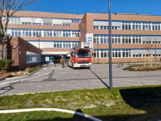 FW-ROW: Brandmeldeanlage löst berechtigt aus - Feuer in der BBS Rotenburg