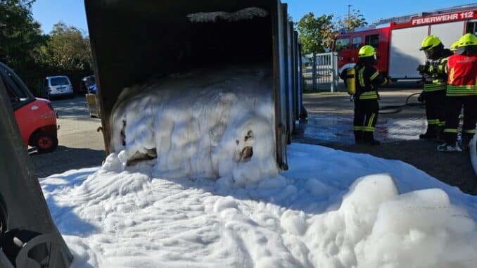 FW-ROW: Containerbrand beschäftigt Feuerwehren