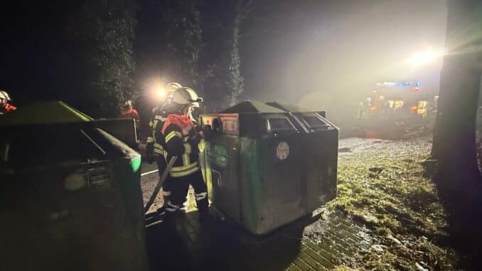 FW-ROW: Entstehungsbrand im Altglascontainer