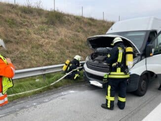 FW-ROW: Fahrzeugbrand auf der Autobahn 1 endet glimpflich