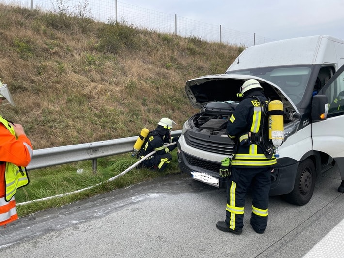 FW-ROW: Fahrzeugbrand auf der Autobahn 1 endet glimpflich