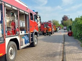 FW-ROW: Feuer auf Balkon eines Wohnhauses - Feuerwehr rückt mit Großaufgebot an