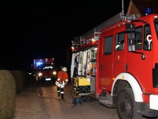 FW-ROW: Feuerwehr pumpt Wasser aus dem Keller