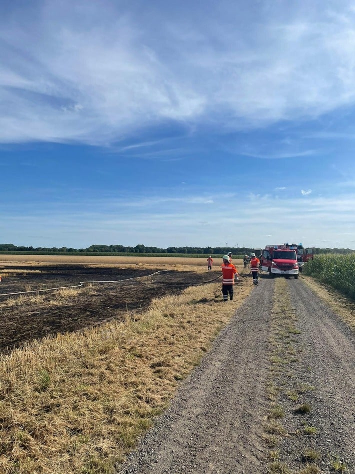 FW-ROW: Feuerwehren verhindern größeren Flächenbrand