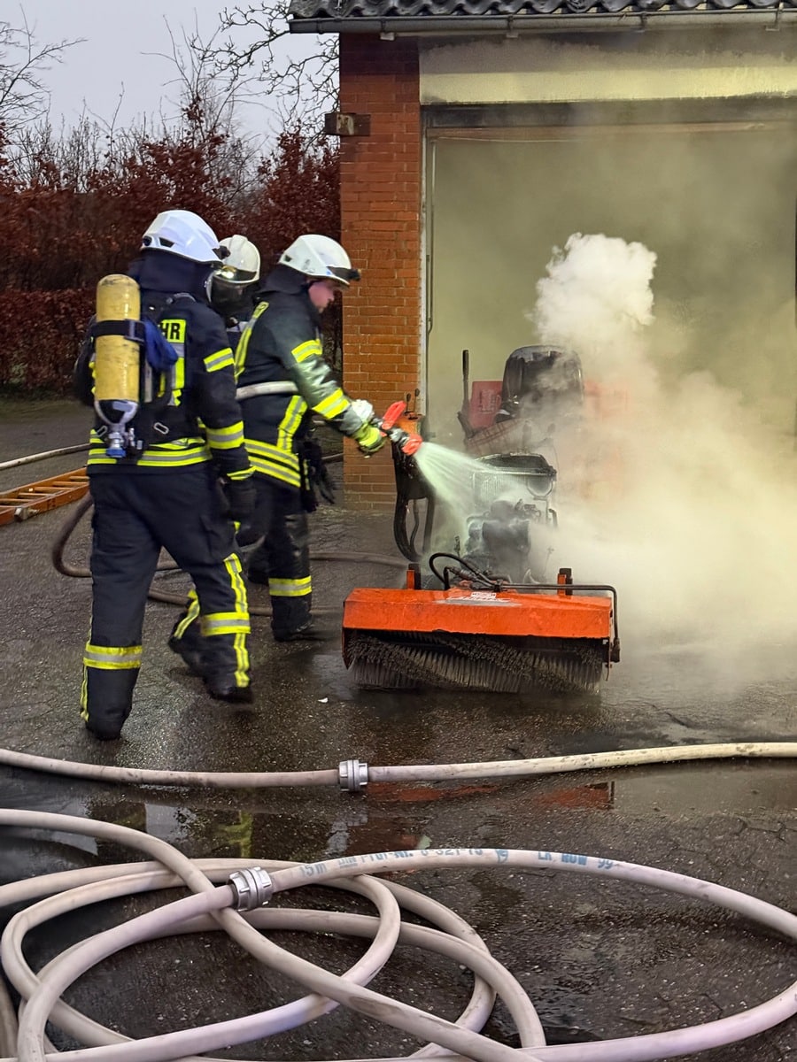 FW-ROW: Garagenbrand in Elsdorf - Feuerwehr verhindert schlimmeres