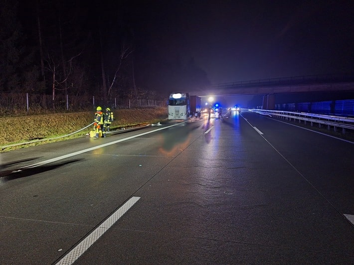 FW-ROW: Gasaustritt am LKW sorgt für Vollsperrung - Feuerwehren im Einsatz