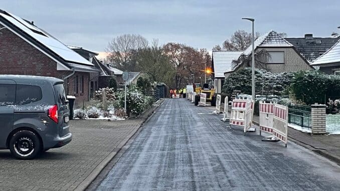 FW-ROW: Gasleitung angebaggert