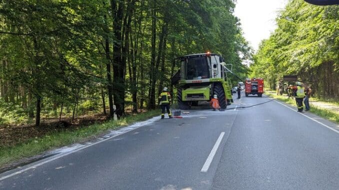 FW-ROW: Heißgelaufene Bremsen an Mähdrescher sorgen für Feuerwehreinsatz