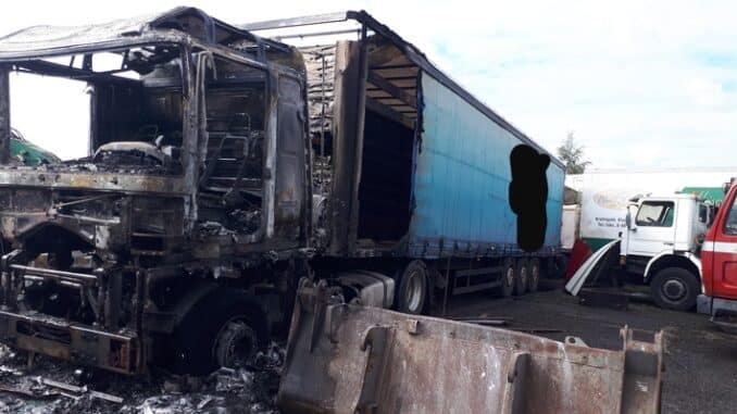 FW-ROW: LKW Brand endet glimpflich - Feuerwehr verhindert Schlimmeres