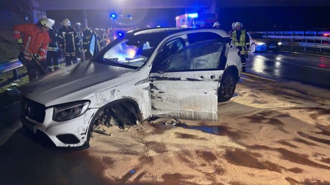 FW-ROW: Mercedes verunfallt auf Autobahn 1