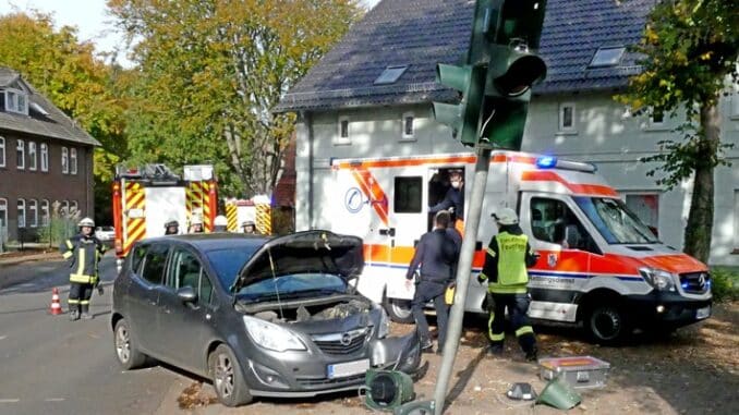 FW-ROW: PKW gegen Ampel