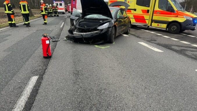 FW-ROW: Schwerer Verkehrsunfall mit Krankentransportwagen