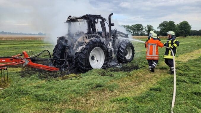 FW-ROW: Traktor in Vollbrand