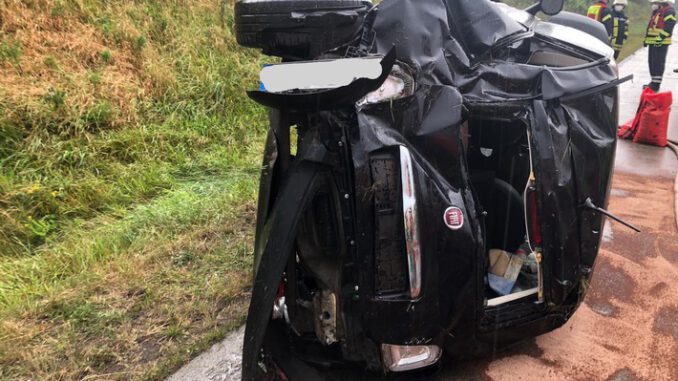 FW-ROW: Verkehrsunfall auf der A1: Kleinwagen gerät in schleudern