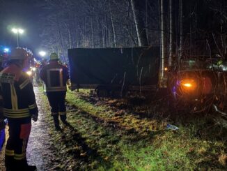 FW-ROW: Verkehrsunfall nach Alkoholfahrt endet im Wald