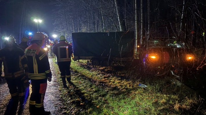 FW-ROW: Verkehrsunfall nach Alkoholfahrt endet im Wald