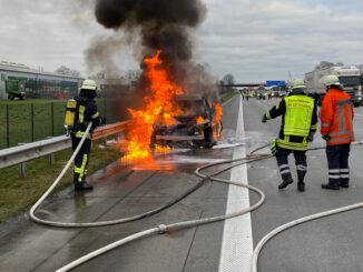 FW-ROW: Volvo brennt vollständig aus