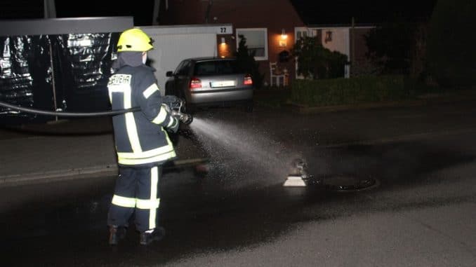 FW-ROW: Wieder fängt eine Propangasflasche an zu brennen