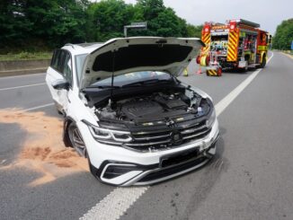 FW Ratingen: BAB A52 Verkehrsunfall mit 2 beteiligten PKW