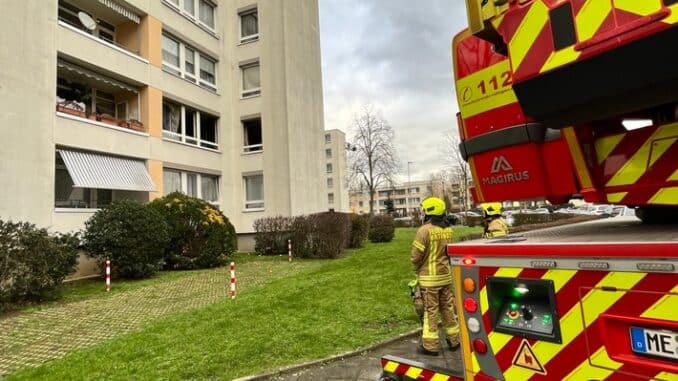 FW Ratingen: Erneut Feuer in einer Küche