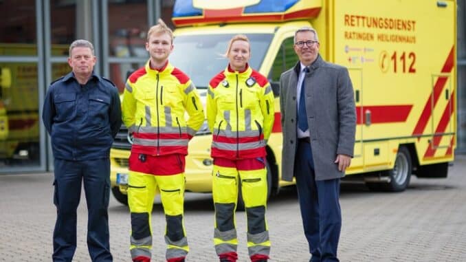 FW Ratingen: Feuerwehr Ratingen - Neuer Rettungswagen in neuer Farbgebung