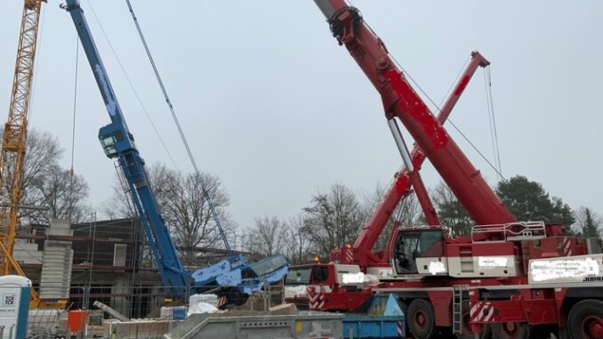 FW Ratingen: Folgemeldung: Kran droht zu kippen!