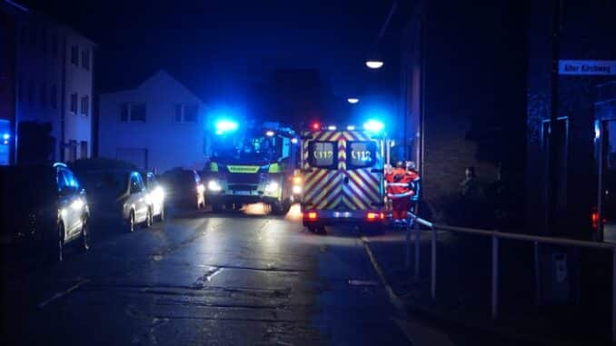 FW Ratingen: Geldautomatensprengung führt zu erheblichen Gebäudeschäden