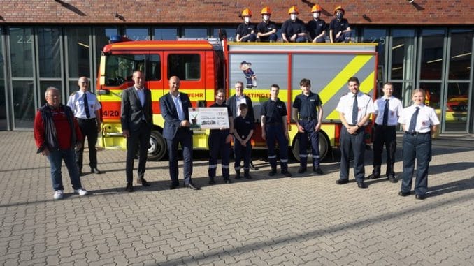 FW Ratingen: Große Freude bei Jugendfeuerwehr Ratingen - Großzügige Spende der Sparkasse