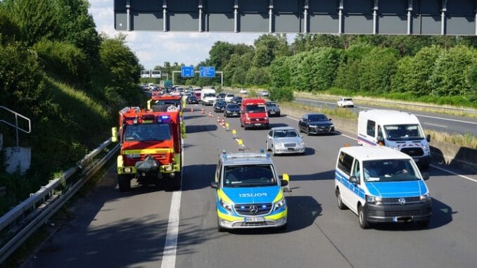 FW Ratingen: PKW überschlagen - Ein Verletzter