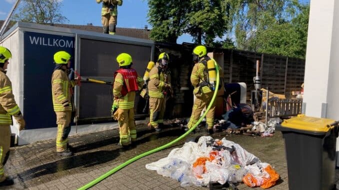 FW Ratingen: Ratingen-Lintorf, Wieselweg, 19.05.2023, 16:59 Uhr Garagenbrand