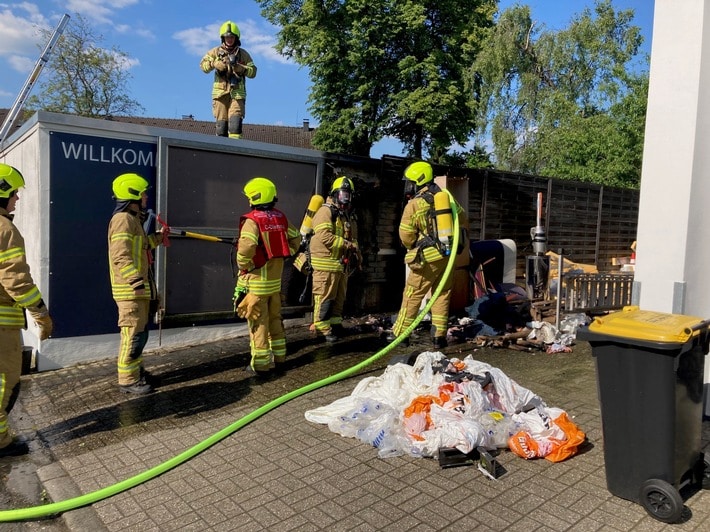 FW Ratingen: Ratingen-Lintorf, Wieselweg, 19.05.2023, 16:59 Uhr Garagenbrand