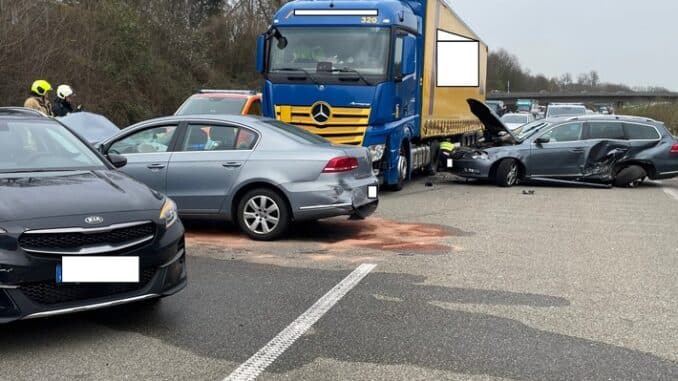 FW Ratingen: Ratingen-Ost, Verkehrsunfall BAB44, 06.04.23, 15:08 Uhr