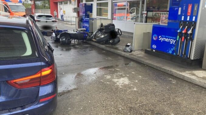 FW Ratingen: Verkehrsunfall A3 an der Raststätte Hösel: Zwei Verletzte, mehrere PKW beschädigt