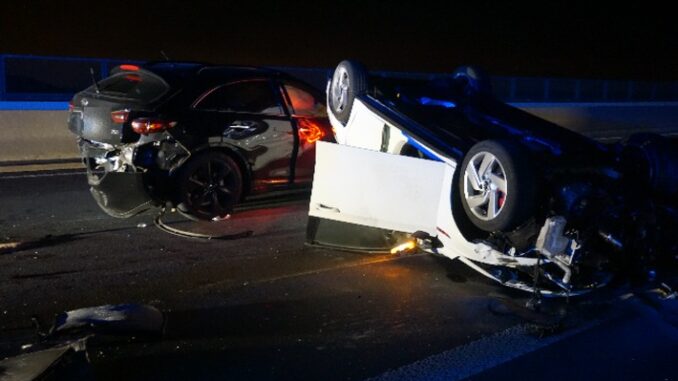 FW Ratingen: Verkehrsunfall auf der Ruhrtalbrücke - Feuerwehr im Einsatz