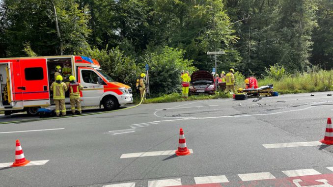 FW Ratingen: Verkehrsunfall mit 3 Verletzten