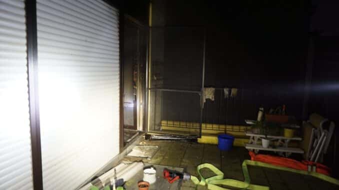 FW Ratingen: Zimmerbrand im Hortensienweg in Ratingen West