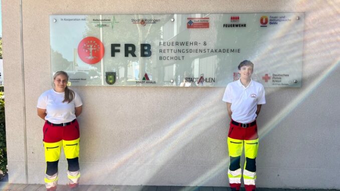 FW Ratingen: Zwei Nachwuchskräfte für den Rettungsdienst starten ihre Ausbildung