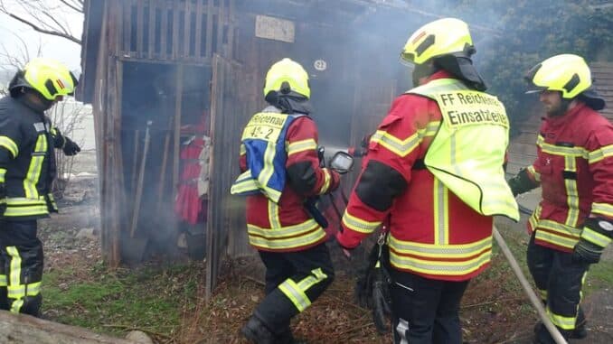 FW Reichenau: Pressemitteilung: Baum am Campingplatz brennt erneut, 02.01.2025, Reichenau-Mittelzell