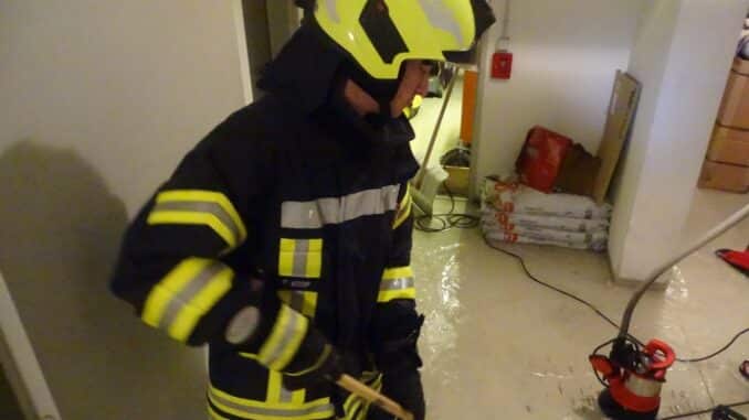 FW Reichenau: Wasserrohrbruch führt zu Feuerwehreinsatz, Reichenau-Lindenbühl, 17.09.2022