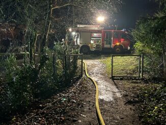 FW Rösrath: Brand in Kleingartensiedlung