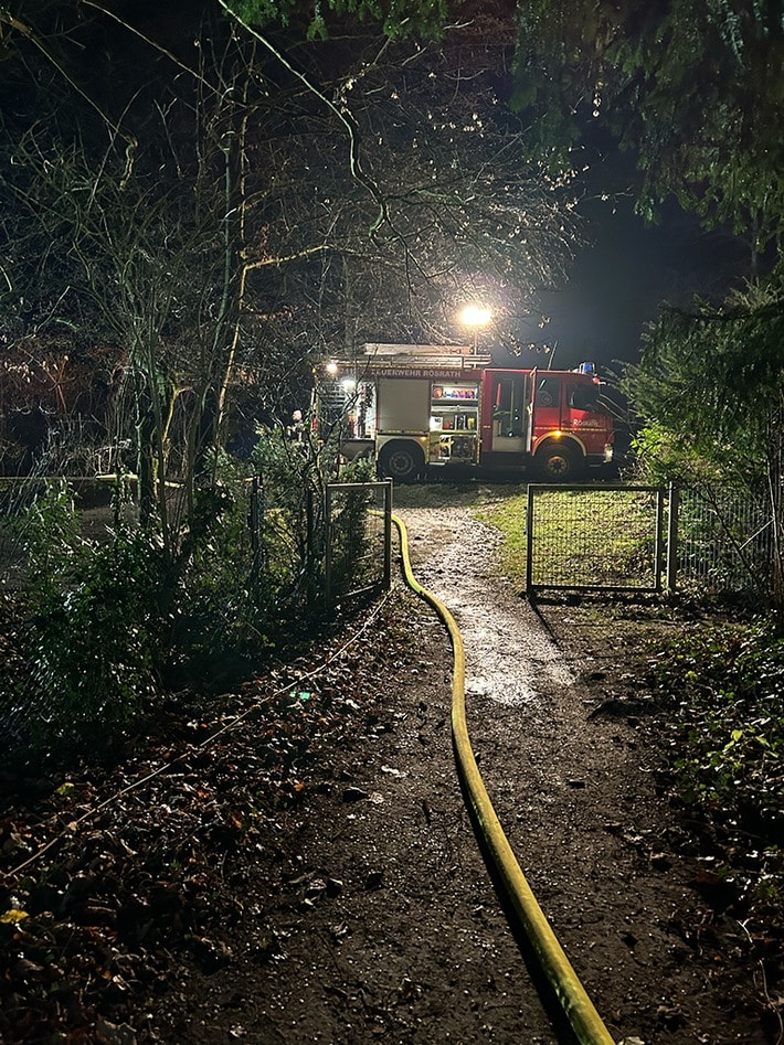 FW Rösrath: Brand in Kleingartensiedlung