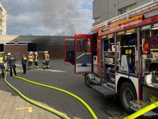 FW Rösrath: Brand in Lehrküche des Schulzentrums Freiherr-vom-Stein