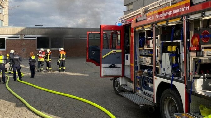 FW Rösrath: Brand in Lehrküche des Schulzentrums Freiherr-vom-Stein