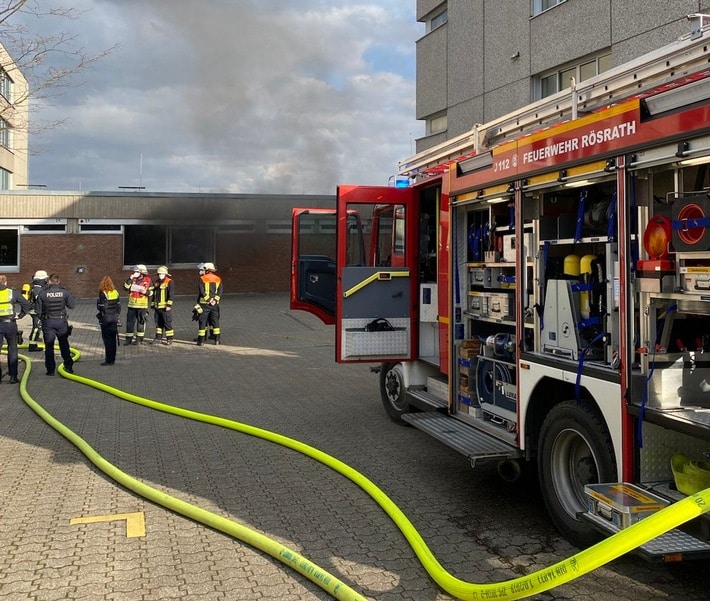 FW Rösrath: Brand in Lehrküche des Schulzentrums Freiherr-vom-Stein