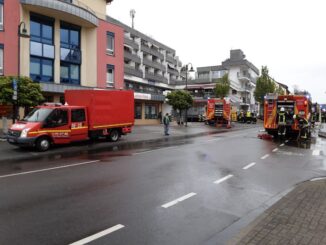 FW Rösrath: Pkw-Brand in Tiefgarage