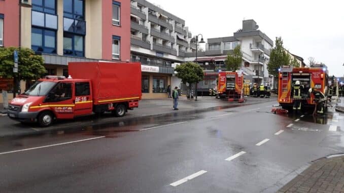 FW Rösrath: Pkw-Brand in Tiefgarage