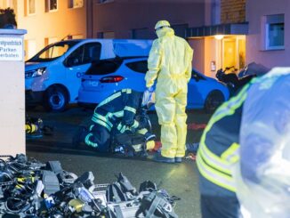 FW Rösrath: Wohnungsbrand mit Menschenleben in Gefahr