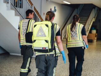 FW Rüdesheim: Feuerwehr und Rettungsdienst mit Messer bedroht