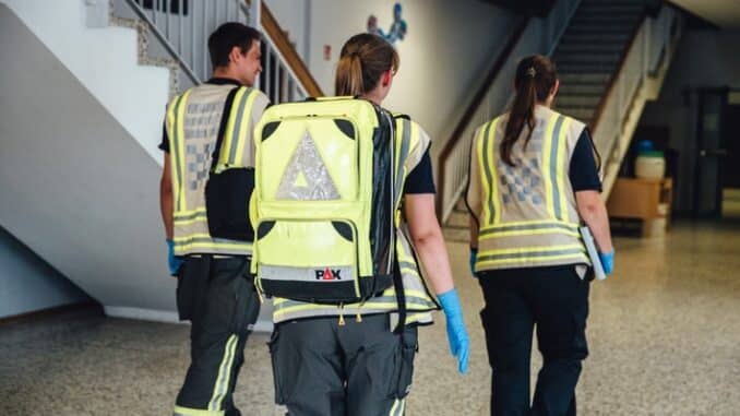 FW Rüdesheim: Feuerwehr und Rettungsdienst mit Messer bedroht